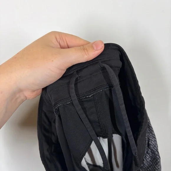 Lululemon T.H.E. Short Linerless 11" Size Small - Picture 9 of 10